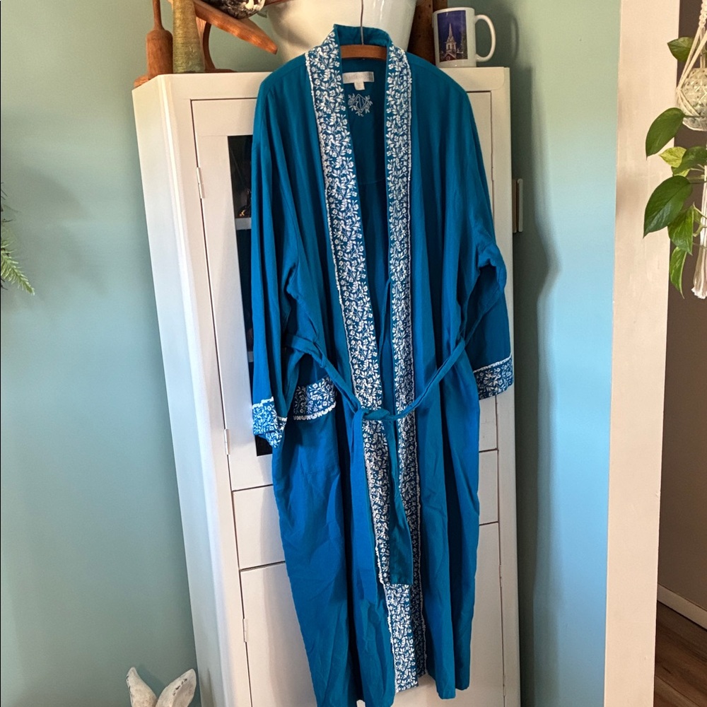 Eileen West Blue Robe with White Floral Trim